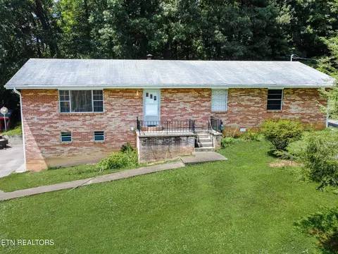 111 Forest Heights Cir, Lenoir City, TN 37772