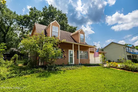 2403 Crestpark Rd, Knoxville, TN 37912