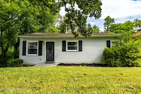 410 Landau Dr, Maryville, TN 37801