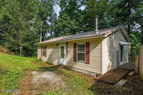 1899 Arrowhead Dr, Monterey, TN 38574