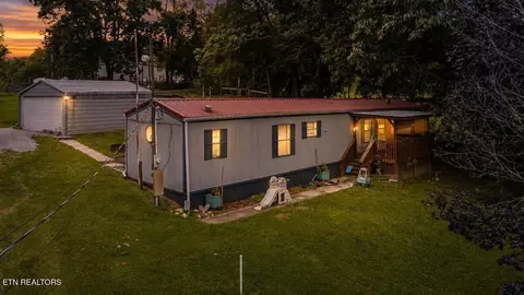 166 Andrew Ln, Jacksboro, TN 37757