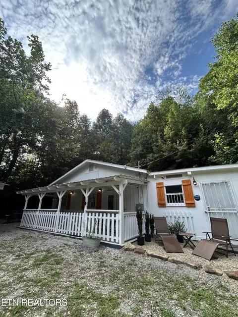 222 Stinking Creek Rd, La Follette, TN 37766