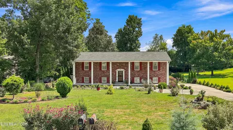 212 Cogdill Rd, Knoxville, TN 37922