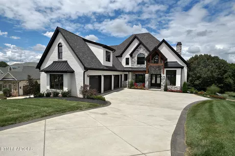 9030 Legends Lake Ln, Knoxville, TN 37922
