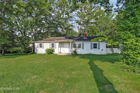 682 Dunbar Rd, Crossville, TN 38572