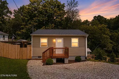 302 N 12th St, La Follette, TN 37766