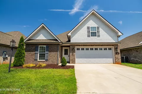 257 Sand Hills Dr, Maryville, TN 37801