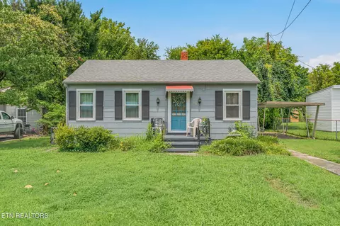 121 Love Dr, Harriman, TN 37748