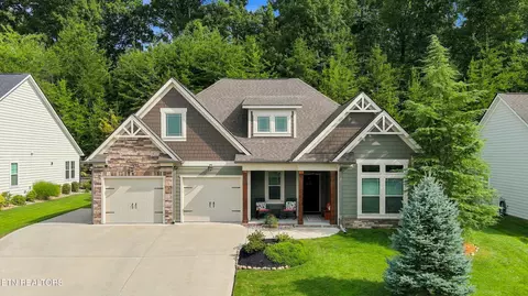 1442 Clearmill Dr, Lenoir City, TN 37772