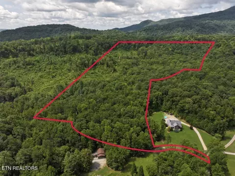 1525 Cove Ln, Oliver Springs, TN 37840