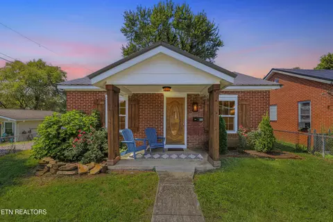 223 Georgia St, Harriman, TN 37748