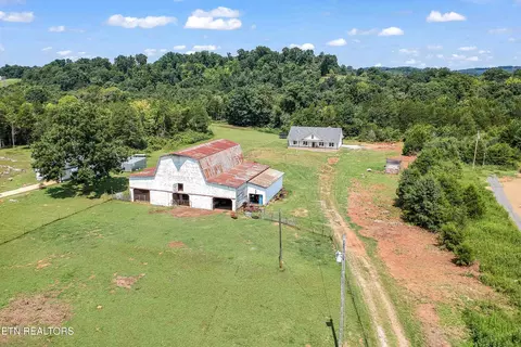 1560 W Dumplin Valley Rd, Dandridge, TN 37725