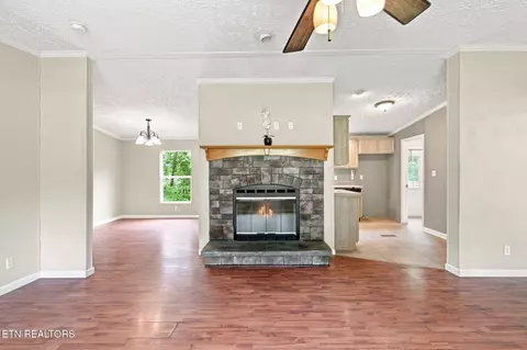 Living - 193 3rd St, Corryton, TN 37721 photo 4 of 5