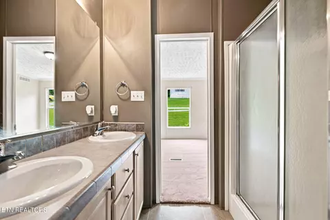 Bath - 193 3rd St, Corryton, TN 37721 photo 2 of 4