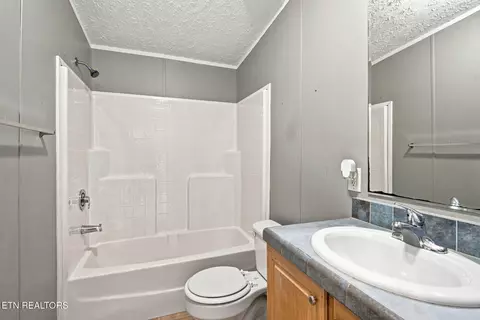 Bath - 193 3rd St, Corryton, TN 37721 photo 4 of 4
