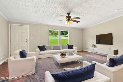 Living - 193 3rd St, Corryton, TN 37721 photo 2 of 5