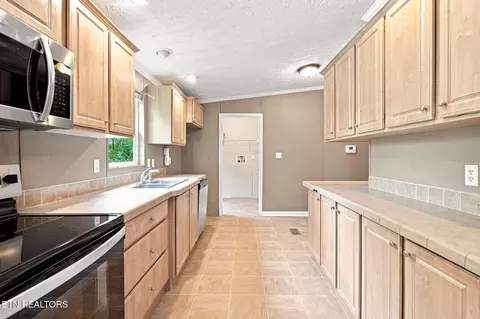 Kitchen - 193 3rd St, Corryton, TN 37721 photo 3 of 3