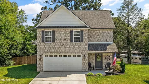 158 Sand Hills Dr, Maryville, TN 37801