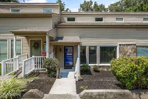 155 Hendrix Dr, Oak Ridge, TN 37830