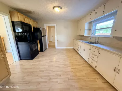Kitchen - 8259 Corryton Luttrell Rd, Plainview, TN 37721 photo 1 of 1