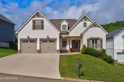 2043 Highlands Ridge Ln, Knoxville, TN 37932