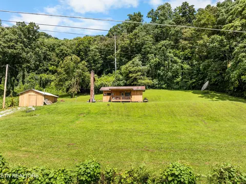212 Sunshine Cir, La Follette, TN 37766