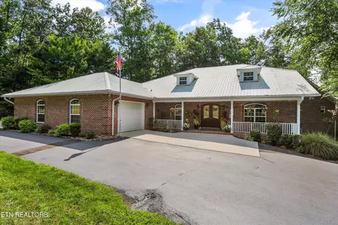 860 Black Fox Harbor Rd, Washburn, TN 37888