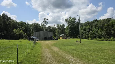 381 Grapevine Rd, Crossville, TN 38572