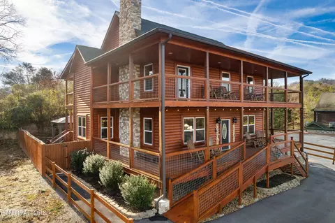 2822 Seth Rd, Pigeon Forge, TN 37863