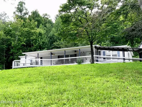 468 Easter Ln, La Follette, TN 37766