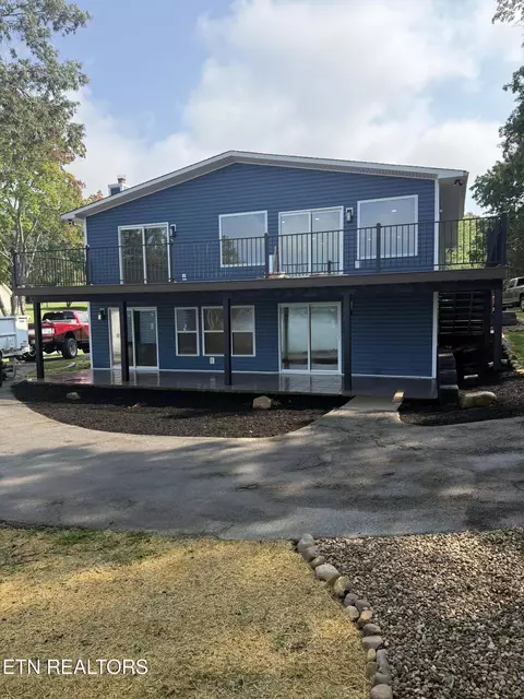 1612 Canal Ln, Dandridge, TN 37725