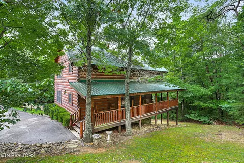 2027 Smoky Cove Rd, Sevierville, TN 37876