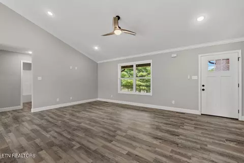 Living - 1124 Ruby Way, Greenback, TN 37742 photo 4 of 4