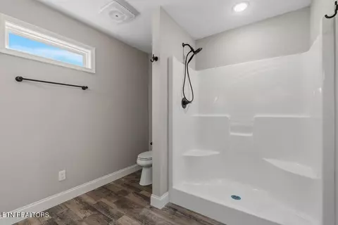 Bath - 1124 Ruby Way, Greenback, TN 37742 photo 2 of 3
