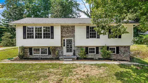 175 Henderson Ln, Jacksboro, TN 37757