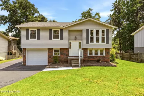 6616 Greenview Dr, Knoxville, TN 37918