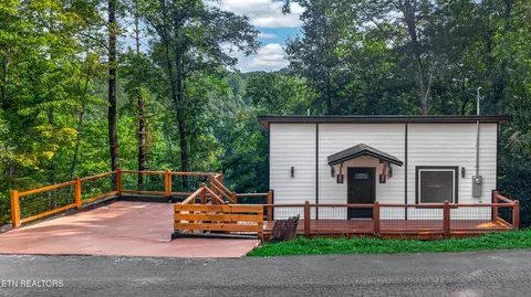 741 Ski View Ln, Sevierville, TN 37876