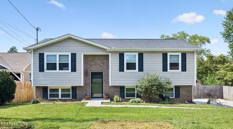 1617 Sundrop Dr, Knoxville, TN 37921