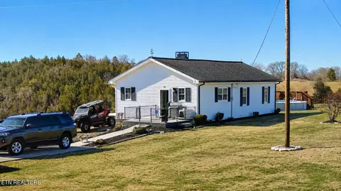 332 Holstein Dr, La Follette, TN 37766