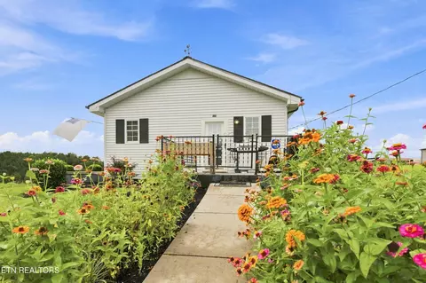 332 Holstein Dr, La Follette, TN 37766