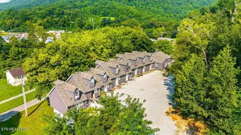 402 E Forrest St, La Follette, TN 37766