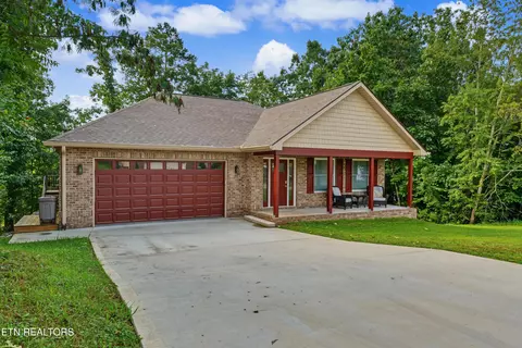 898 Hillside Ln, Lenoir City, TN 37771