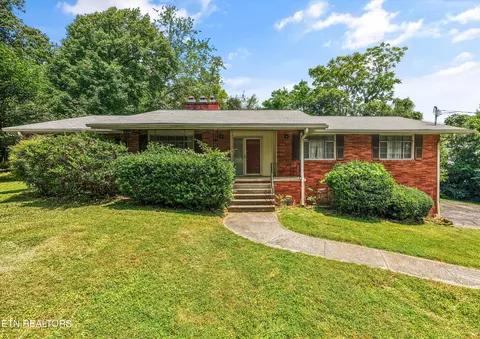 210 Sutton Ln, Knoxville, TN 37909