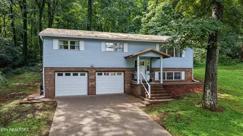 710 Greenwood Dr, Maryville, TN 37803