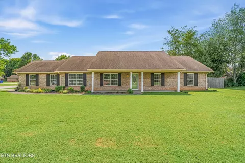 2233 Portland Dr, Maryville, TN 37803