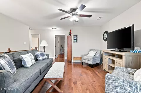 Living - 1405 Caleb Tr, Greenback, TN 37742 photo 3 of 3