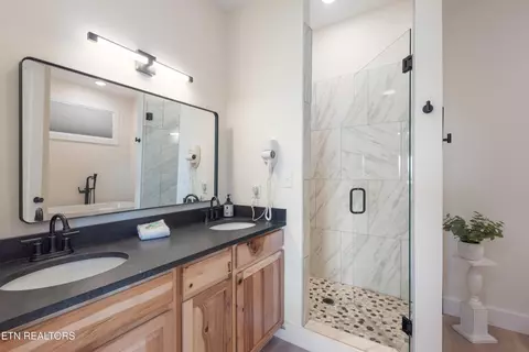 Bath - 875 Shell Mountain Rd, Sevierville, TN 37876 photo 1 of 8