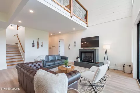 Living - 875 Shell Mountain Rd, Sevierville, TN 37876 photo 4 of 4