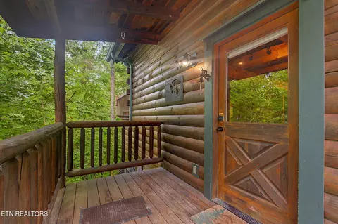 3039 Brothers Way, Pigeon Forge, TN 37862