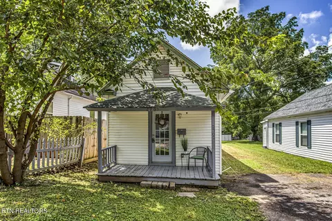 2701 Barton St, Knoxville, TN 37917